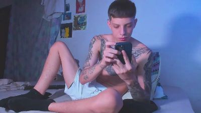 Adam_Master77 live cam on Cam4