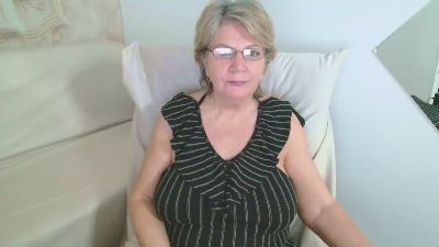 Adama4love live cam on Cam4