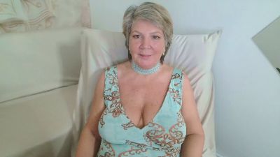 Adama4love live cam on Cam4