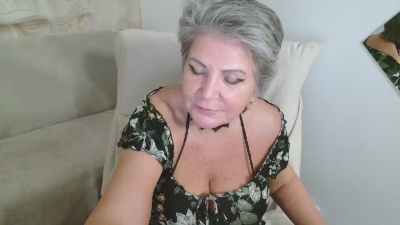 Adama4love live cam on Cam4