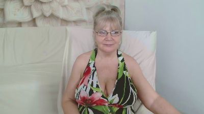 Adama4love live cam on Cam4