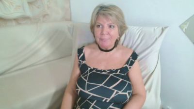 Adama4love live cam on Cam4