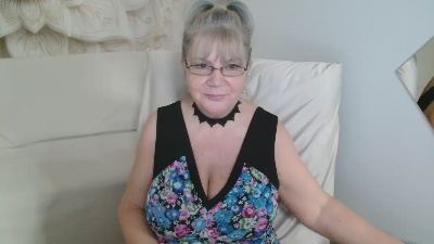 Adama4love live cam on Cam4