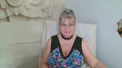 Adama4love live cam on Cam4