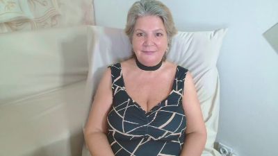 Adama4love live cam on Cam4