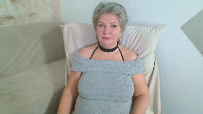 Adama4love live cam on Cam4