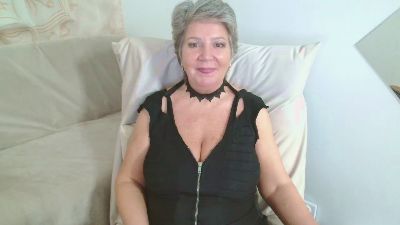 Adama4love live cam on Cam4