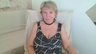 Adama4love live cam on Cam4