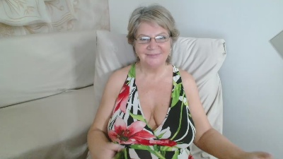 Adama4love live cam on Cam4