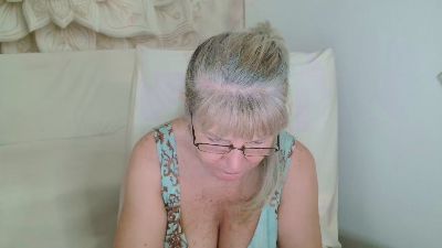Adama4love live cam on Cam4