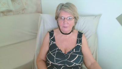 Adama4love live cam on Cam4