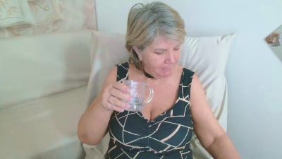 Adama4love live cam on Cam4