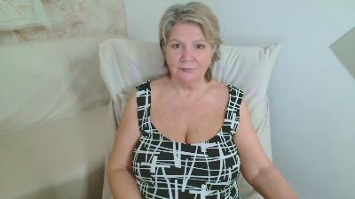 Adama4love live cam on Cam4