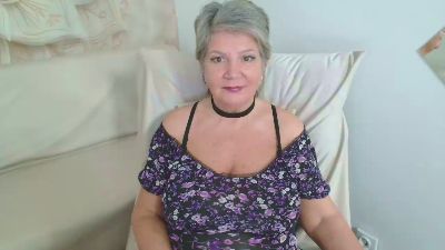 Adama4love live cam on Cam4