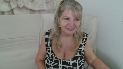 Adama4love live cam on Cam4