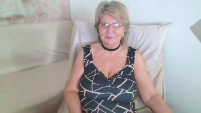 Adama4love live cam on Cam4