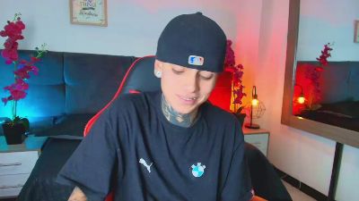 AdamsWalkerr_ Live Cam on Cam4