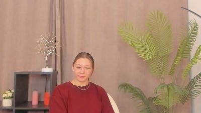 AddieHovenga live cam on Cam4