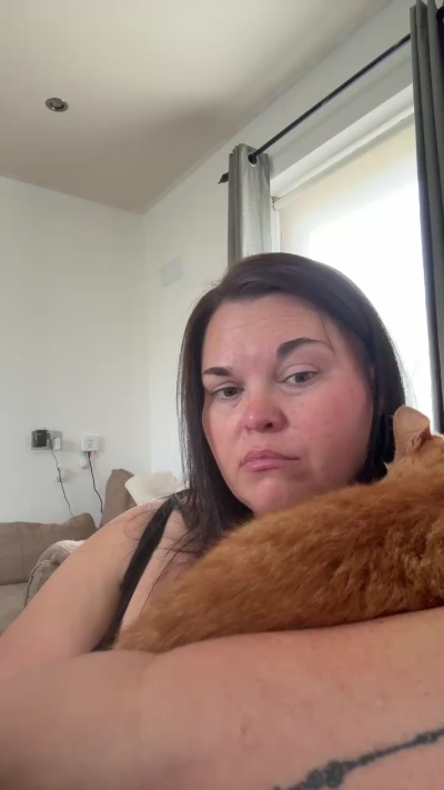 Adela34 live cam on Cam4