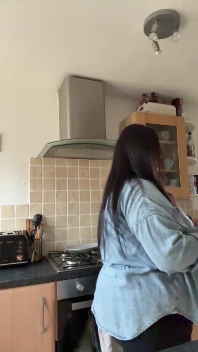 Adela34 live cam on Cam4