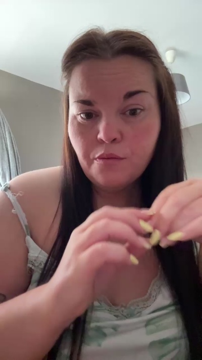 Adela34 live cam on Cam4