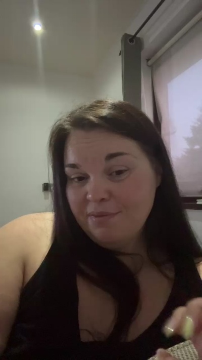 Adela34 live cam on Cam4