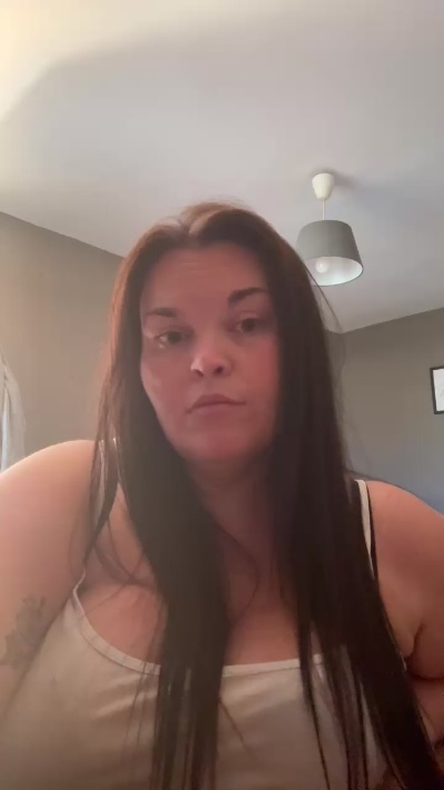 Adela34 live cam on Cam4