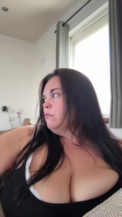 Adela34 live cam on Cam4