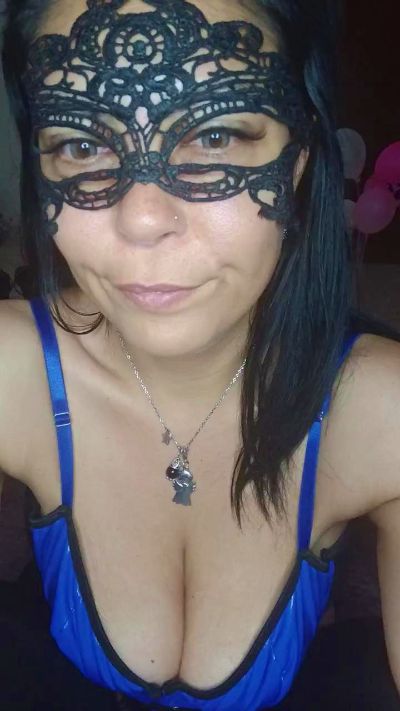 Adelaide986 live cam on Cam4