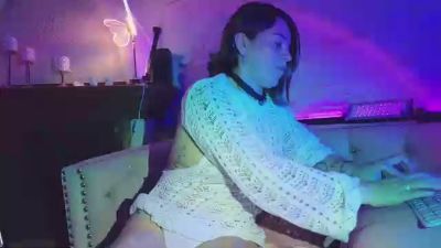 Adele_Greyhot live cam on Cam4