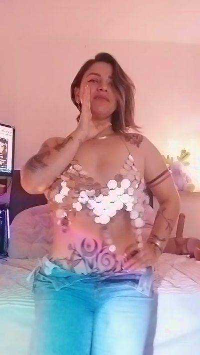 Adele_Greyhot live cam on Cam4