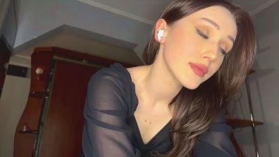 AdeliaDerousse live cam on Cam4