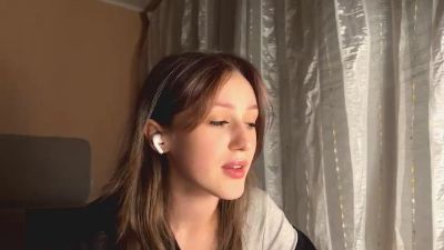 AdeliaDerousse live cam on Cam4
