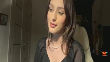 AdeliaDerousse live cam on Cam4