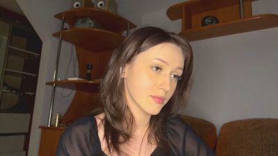 AdeliaDerousse live cam on Cam4