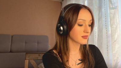 AdeliaDerousse live cam on Cam4