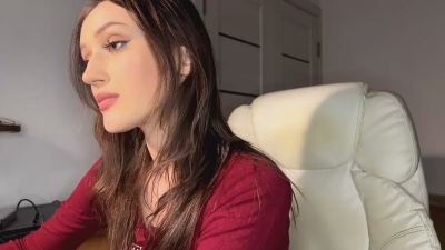 AdeliaDerousse live cam on Cam4