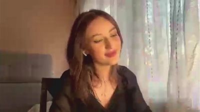 AdeliaDerousse live cam on Cam4