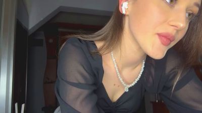 AdeliaDerousse live cam on Cam4