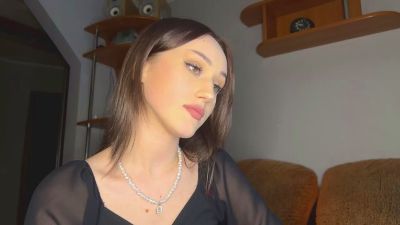 AdeliaDerousse live cam on Cam4