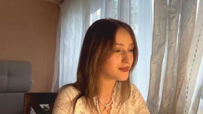 AdeliaDerousse live cam on Cam4