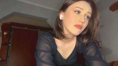 AdeliaDerousse live cam on Cam4