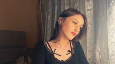 AdeliaDerousse live cam on Cam4