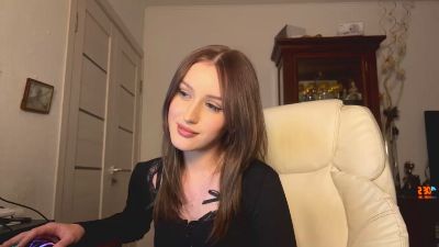 AdeliaDerousse live cam on Cam4