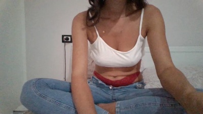 Adelinee live cam on Cam4
