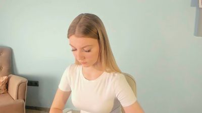 AdelleDinges live female webcam from United States