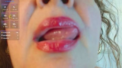 Adriana_Lowell live cam on Cam4