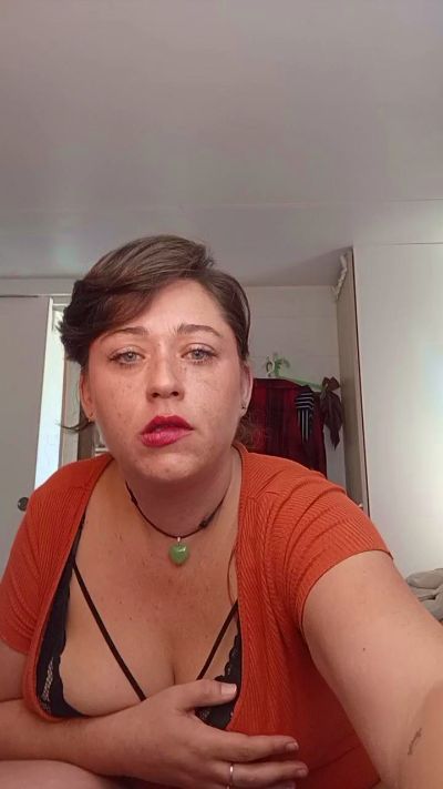 Adrianafernan live cam on Cam4