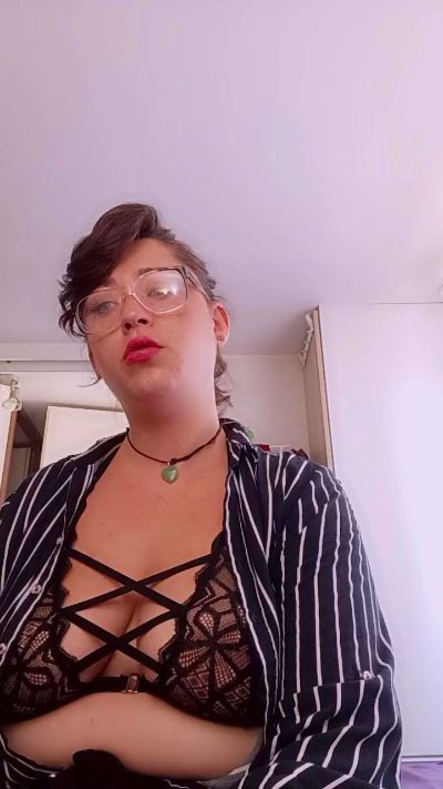 Adrianafernan live cam on Cam4