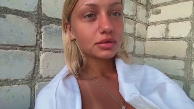 AdrieneQuadnau live cam on Cam4